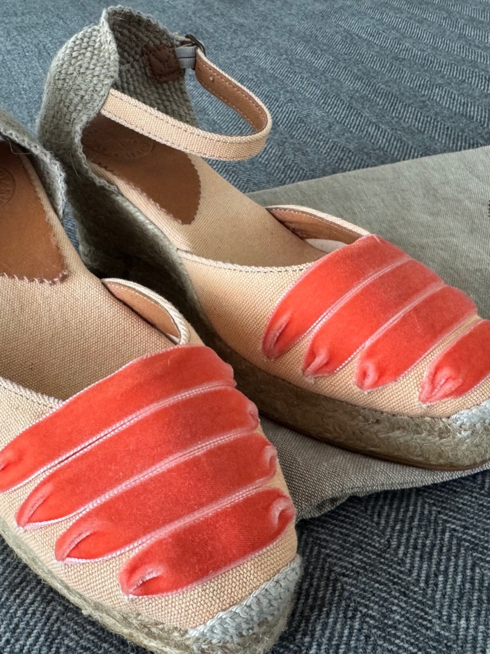 NWT, PENELOPE CHILVERS, MARY JANE DALI ESPADRILLE IN APRICOT